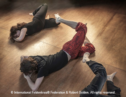 フェルデンクライスをしている写真